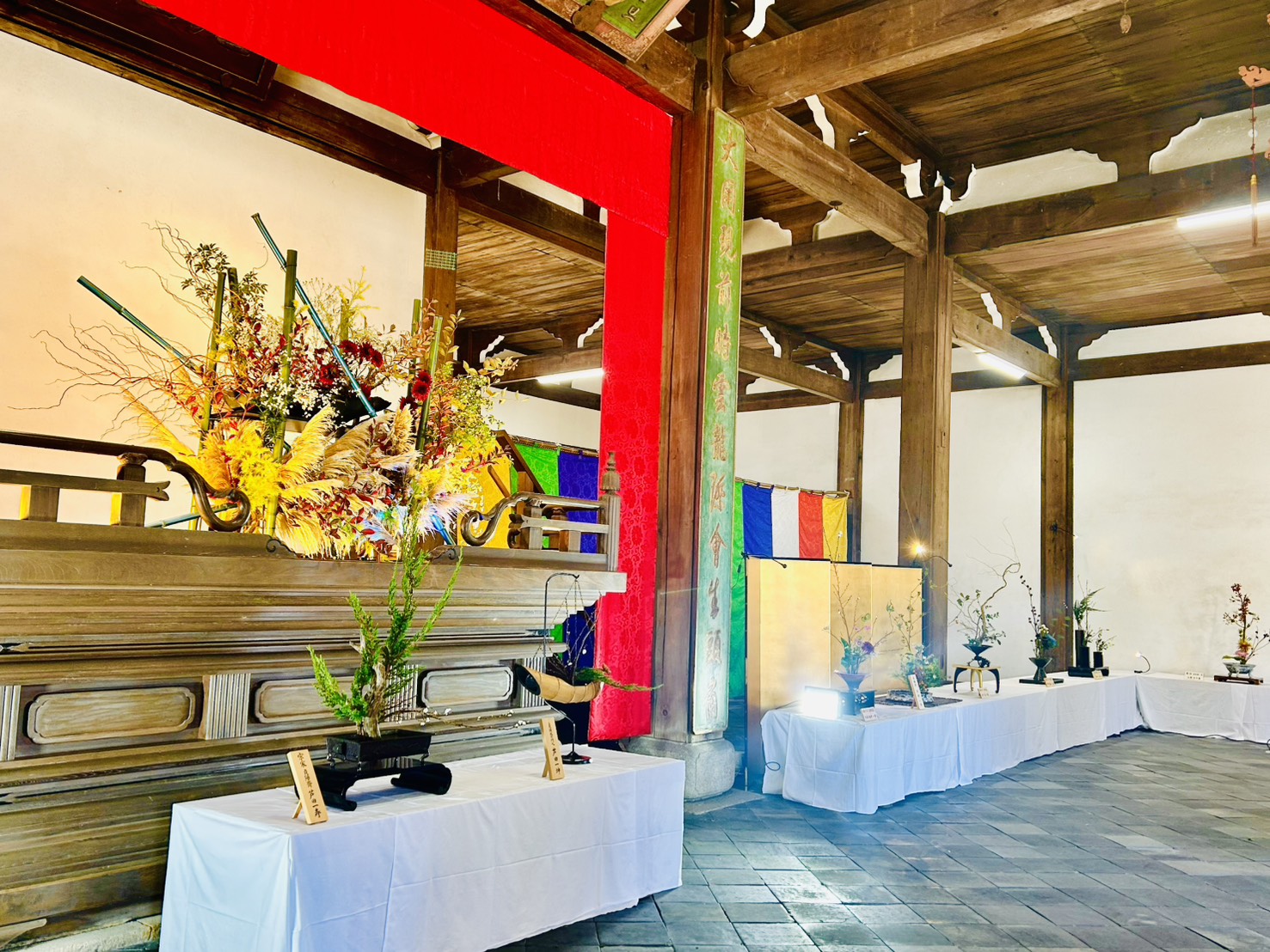 萬福寺での華道遠州いけばな展