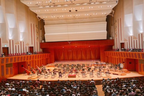 鶴澤燕二郎、オペラを鑑賞す